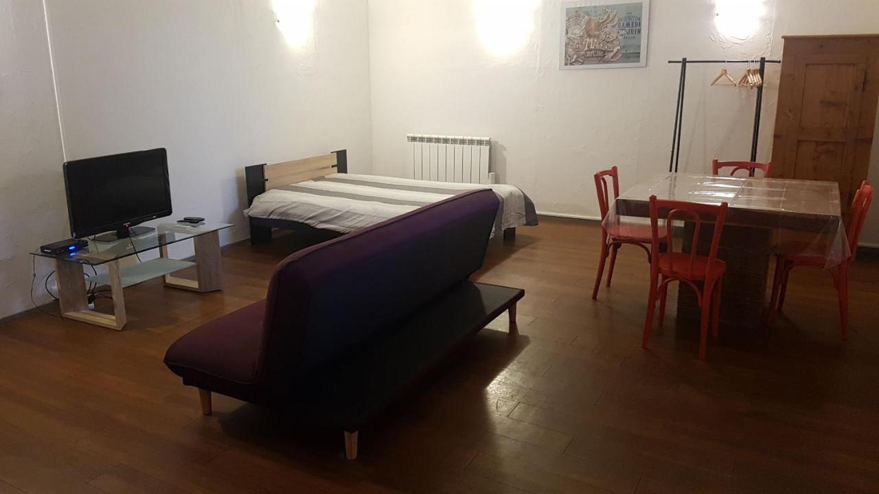 Grand Studio Et Jolies Chambres A Louer Passins Exterior foto